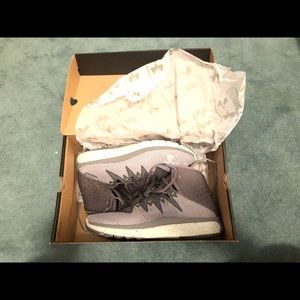 Under armor highlight delta in light grey